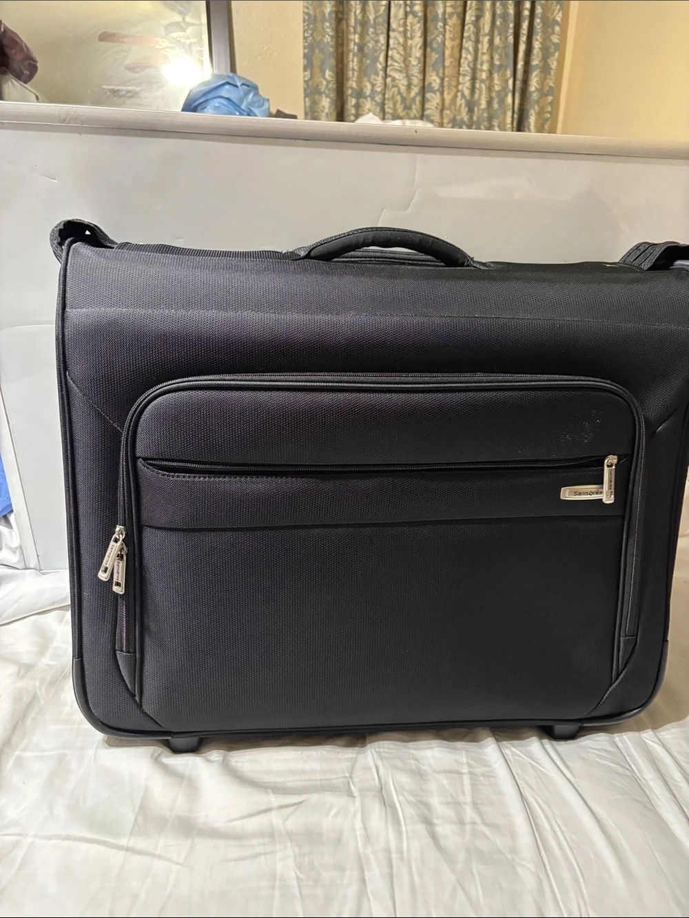 Samsonite Bi-fold Travel suitcase/ Garment Bag with Zippered Interior. Like new